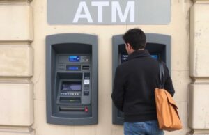 Как снять деньги во французских банкоматах: практическое руководство для путешественников