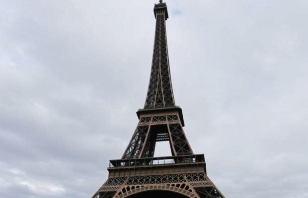Эйфелева башня: билеты, очереди, лучшие фотолокации — путеводитель по сердцу Парижа