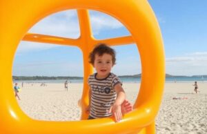 Французские пляжи с детскими площадками: топ‑выбор для семейного отдыха