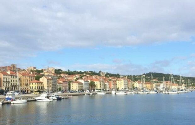 Туристический гид по Тулону: порт, пляжи и история